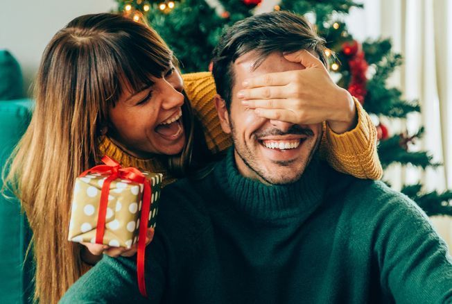 Sexe, âge, région : voici les Français qui dépensent le plus pour leurs cadeaux de Noël
